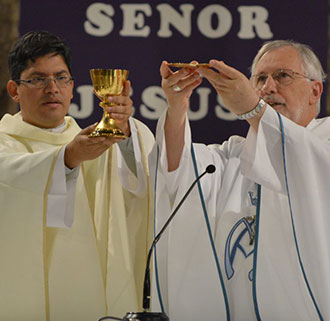 Lee más sobre el artículo Oscar Carús ya es sacerdote